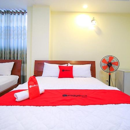 Готель Reddoorz Plus @ Dong Den Street Хошимін Екстер'єр фото