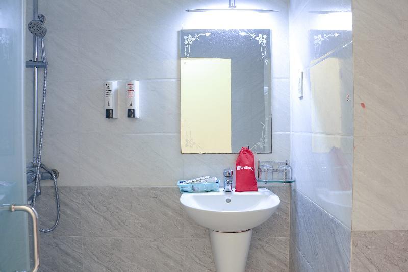 Готель Reddoorz Plus @ Dong Den Street Хошимін Екстер'єр фото