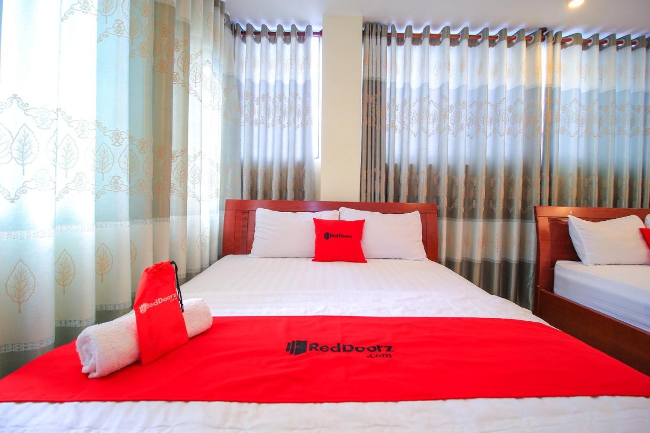 Готель Reddoorz Plus @ Dong Den Street Хошимін Екстер'єр фото