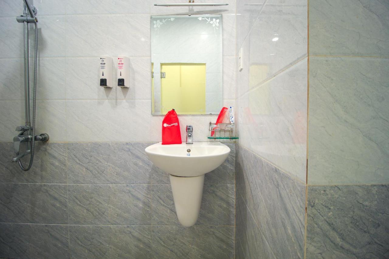 Готель Reddoorz Plus @ Dong Den Street Хошимін Екстер'єр фото
