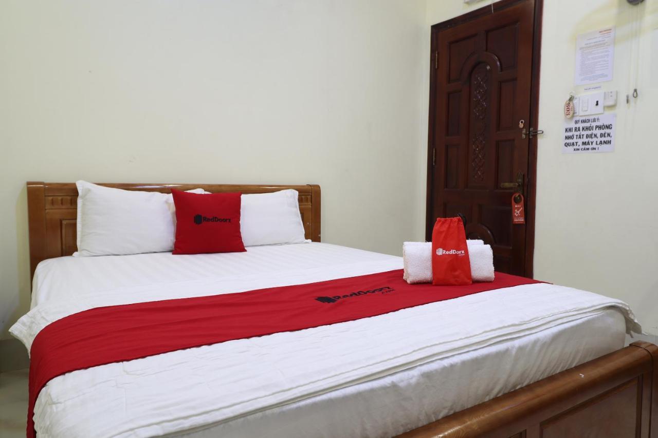 Готель Reddoorz Plus @ Dong Den Street Хошимін Екстер'єр фото