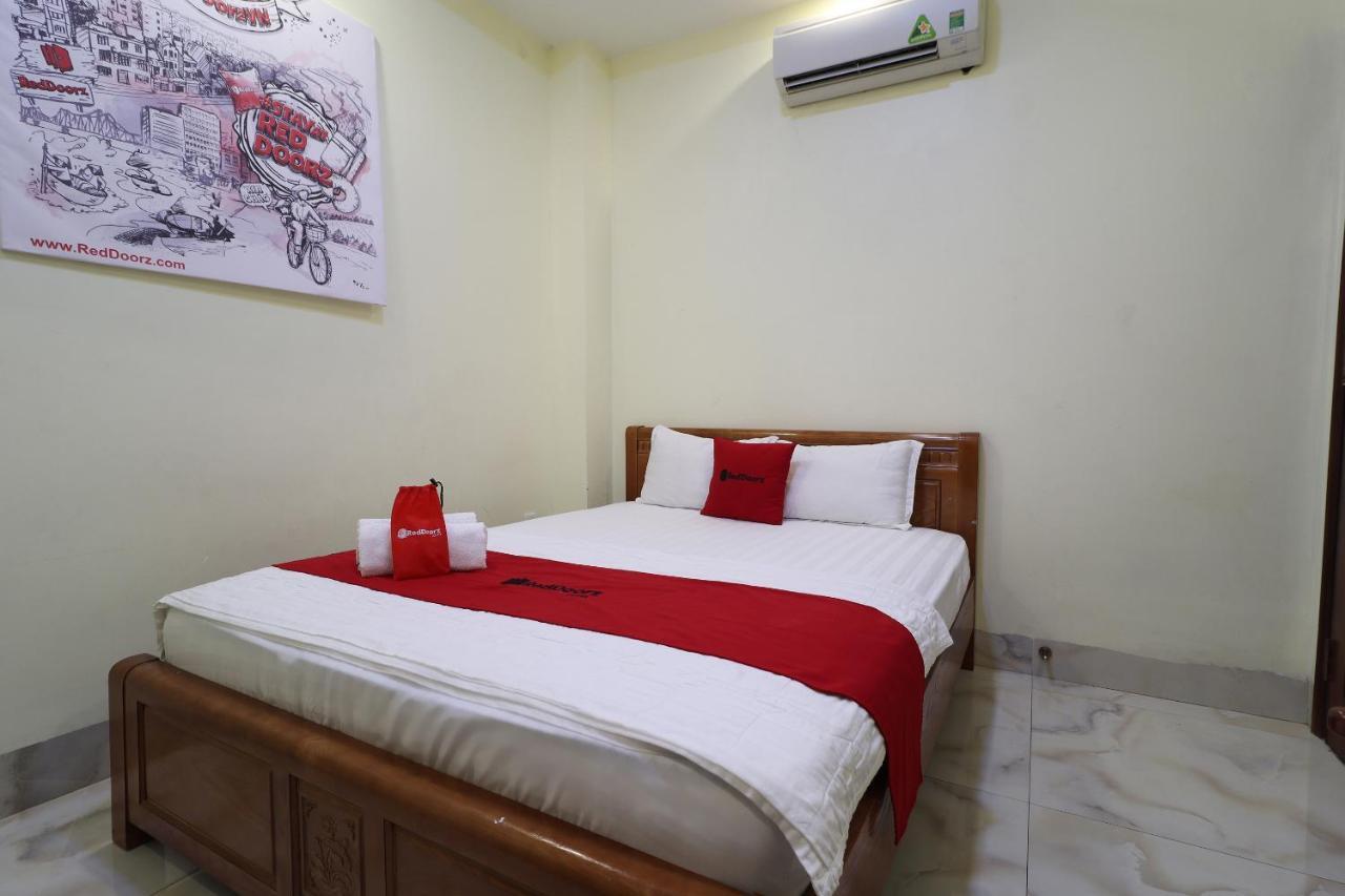 Готель Reddoorz Plus @ Dong Den Street Хошимін Екстер'єр фото